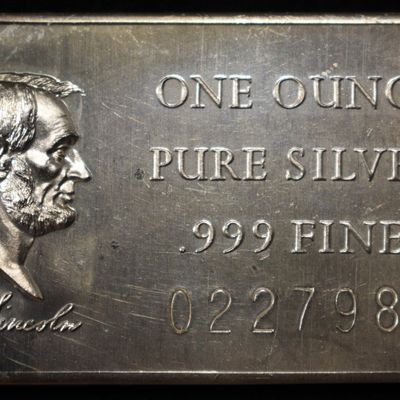 Sale Photo Thumbnail #417: LINCOLN 1 OZ .999 SILVER BAR