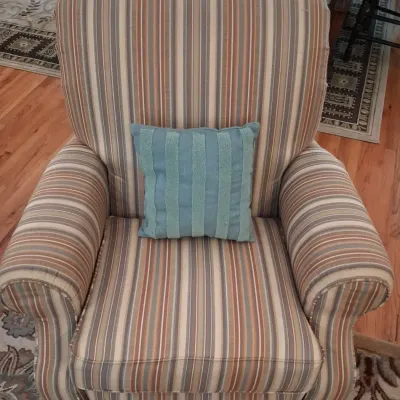 La-Z-Boy Push-Back Recliner with Textured Pillow