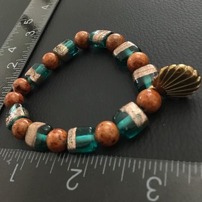 Pretty glass bead stretch bracelet with Shell charm
