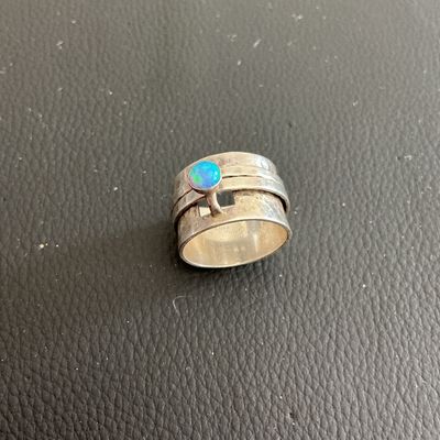 Vintage Silpada hammered silver spinner ring with faux opal