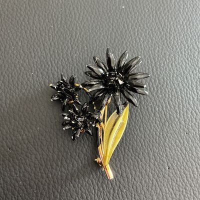 Vintage black and green enamel flower brooch
