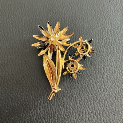 Vintage black and green enamel flower brooch