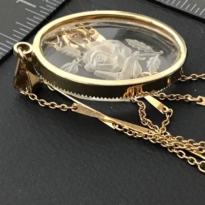 Beautiful Vintage Glass Etched Rose Necklace Avon Vintage