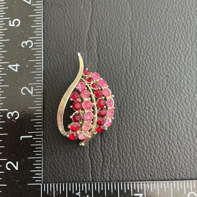 Gorgeous Vintage Gold Tone Leaf Brooch with Multi Colored rhinestones