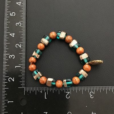 Pretty glass bead stretch bracelet with Shell charm
