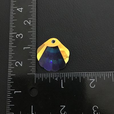 Beautiful crystal shell pendant