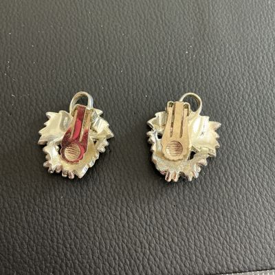 Beautiful Vintage Sarah Coventry whispering leaf earrings