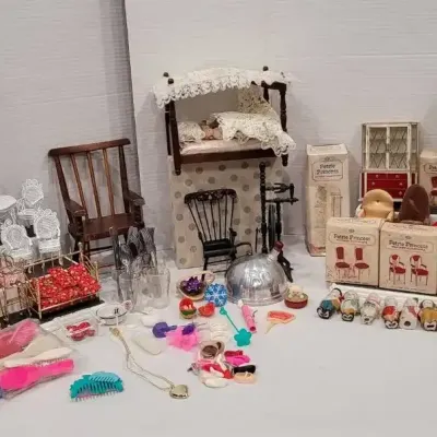 Large Collection of Vintage Dollhouse Miniature Furniture, and Accessories