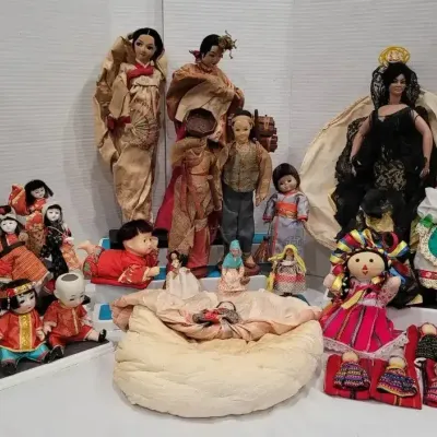 Assortment of Vintage International Cultural Folk Dolls 