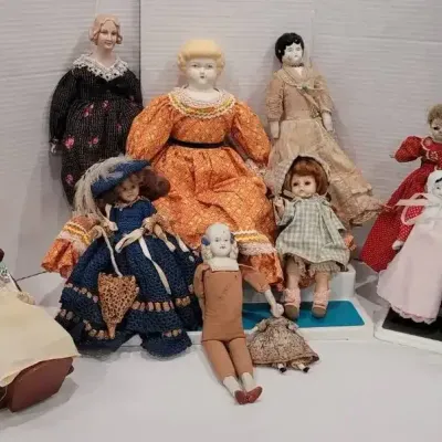 16 Vintage and Modern Porcelain/Bisque Collector Dolls 