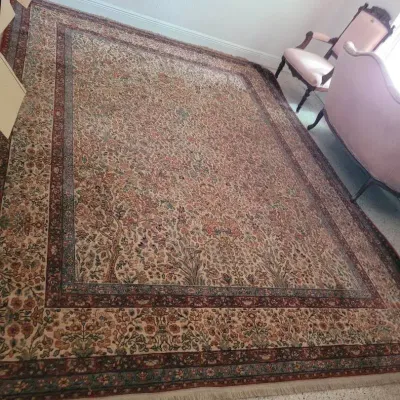 Traditional Floral-Patterned Hand-Knotted Persian-Style Wool Rug