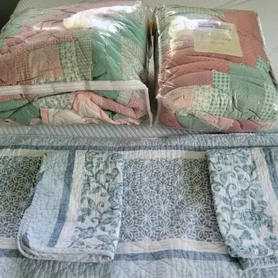 3 Queen/Full Quilts And Pillow Cases