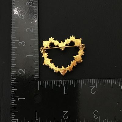 Gorgeous vintage Avon heart brooch