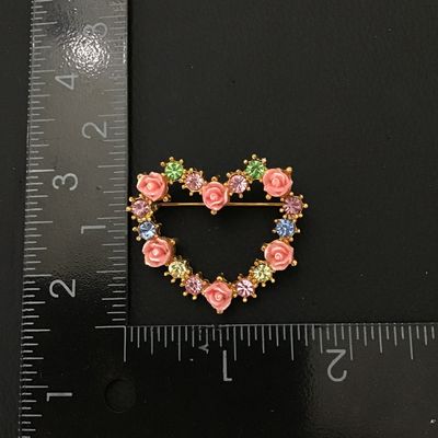 Gorgeous vintage Avon heart brooch