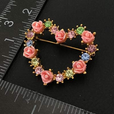 Gorgeous vintage Avon heart brooch