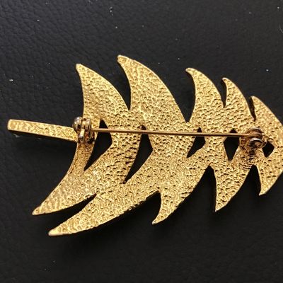 Beautiful Rhinestone Designer Crystal Christmas Brooch