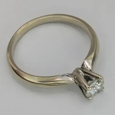 14K White Gold & Diamond Solitaire Ring...Sz 5.5