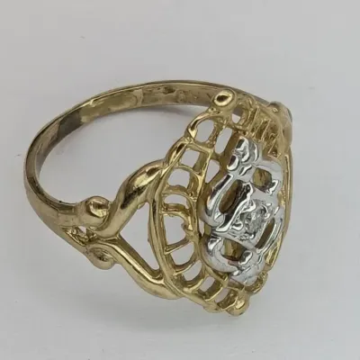10K Gold & Diamond Ring....Sz 3.25