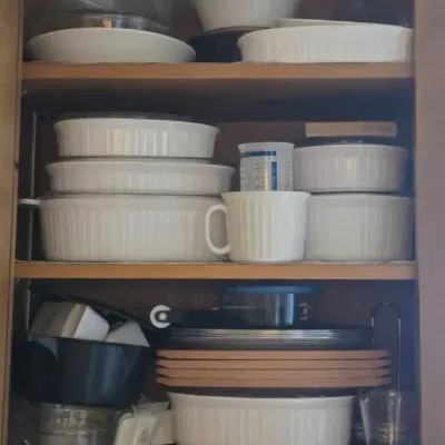 Mystery Kitchen Cabinet Lot: Pampered Chef, Corningware, Pyrex