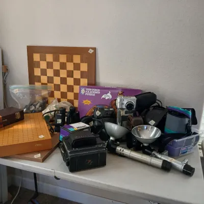 Sale Photo Thumbnail #22: Cameras including Crown Graphic Graflex