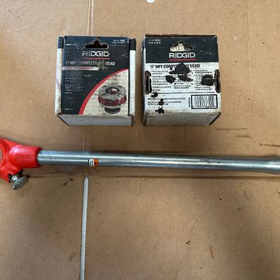RIDGID 00-R Ratchet Pipe Threader Set – 1/2” & 1” NPT Die Heads