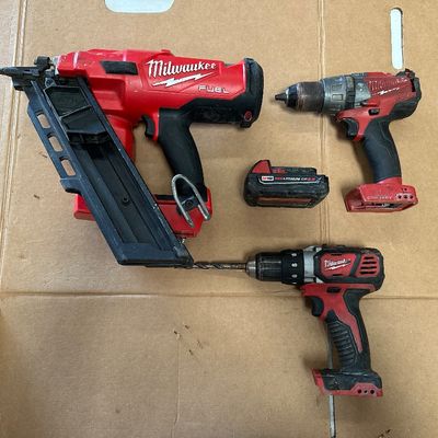 Milwaukee M18 Tool Lot – FUEL 30° Framing Nailer, 2 Drills & CP2.0 Battery