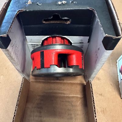 RIDGID 00-R Ratchet Pipe Threader Set – 1/2” & 1” NPT Die Heads