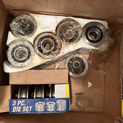Pittsburgh 99736 Manual Tubing Roller with 24½” Handwheel & Assorted Dies
