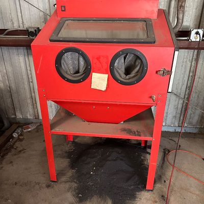 Central Pneumatic 93608 Floor-Standing Abrasive Blast Cabinet with Gun & Light