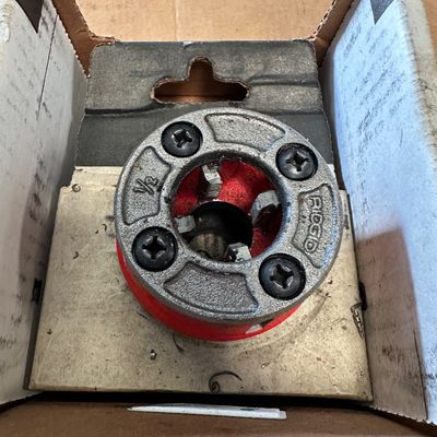 RIDGID 00-R Ratchet Pipe Threader Set – 1/2” & 1” NPT Die Heads