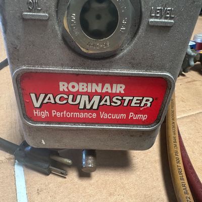 Robinair VacuMaster 15600 HVAC Vacuum Pump with Yellow Jacket Manifold Gauges