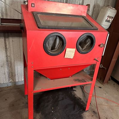 Central Pneumatic 93608 Floor-Standing Abrasive Blast Cabinet with Gun & Light