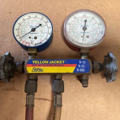 Robinair VacuMaster 15600 HVAC Vacuum Pump with Yellow Jacket Manifold Gauges