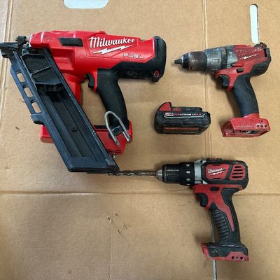Milwaukee M18 Tool Lot – FUEL 30° Framing Nailer, 2 Drills & CP2.0 Battery