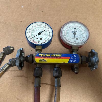 Robinair VacuMaster 15600 HVAC Vacuum Pump with Yellow Jacket Manifold Gauges