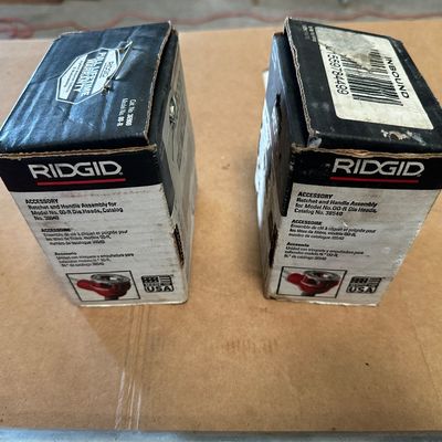 RIDGID 00-R Ratchet Pipe Threader Set – 1/2” & 1” NPT Die Heads