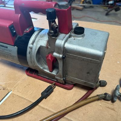Robinair VacuMaster 15600 HVAC Vacuum Pump with Yellow Jacket Manifold Gauges