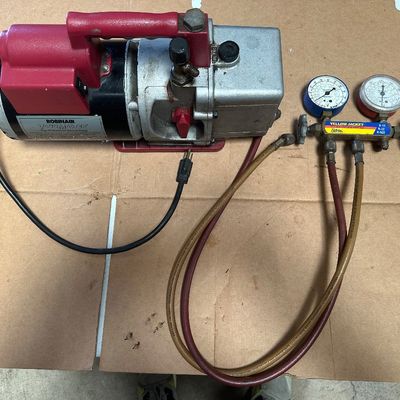 Robinair VacuMaster 15600 HVAC Vacuum Pump with Yellow Jacket Manifold Gauges