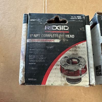 RIDGID 00-R Ratchet Pipe Threader Set – 1/2” & 1” NPT Die Heads