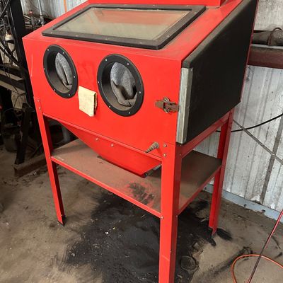 Central Pneumatic 93608 Floor-Standing Abrasive Blast Cabinet with Gun & Light
