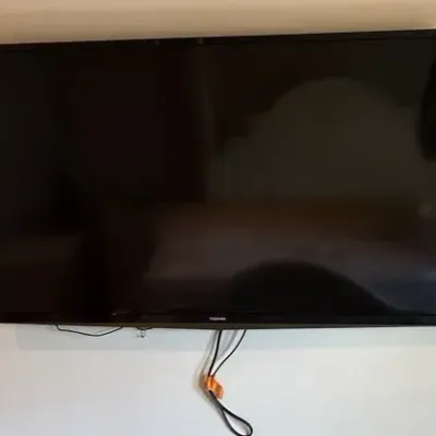 Sale Photo Thumbnail #57: Toshiba 50 inch hdtv