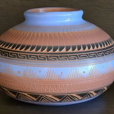 Sale Photo Thumbnail #46: Beautiful etched navajo pot