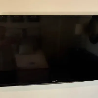 Sale Photo Thumbnail #58: Toshiba 50 inch 4k qled