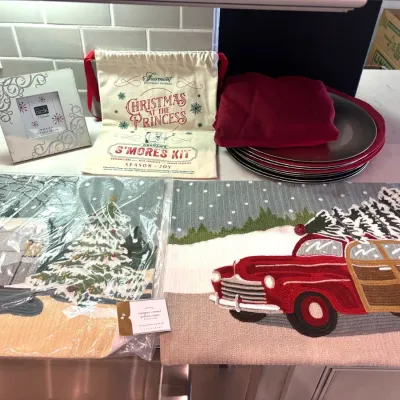 Sale Photo Thumbnail #79: Pottery barn christmas pillowcases