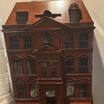 Sale Photo Thumbnail #51: 4 sided stately doll house 37