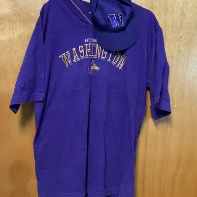Washington Huskies Purple Cotton T-Shirt L & Cap