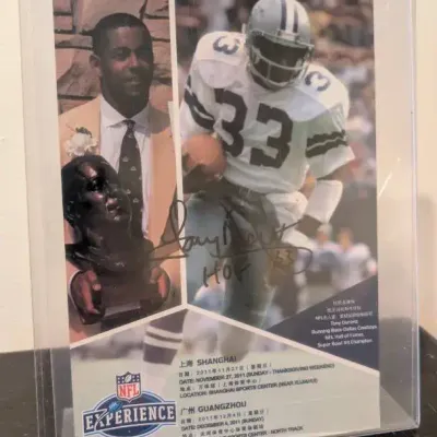Autographed photo featuring Pro Football Hall of Fame Running Back Tony Dorsett of the Dallas Cowboy