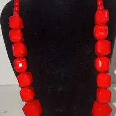 Graduated square red bead necklace