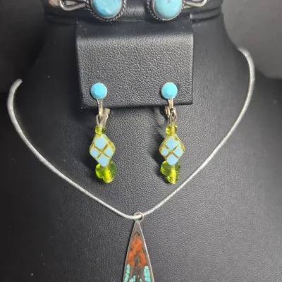 Stunning SET of turquoise inspired : Necklace / Bracelet / Earrings