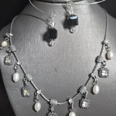 Vintage and delicate Necklace & Onyx Earrings